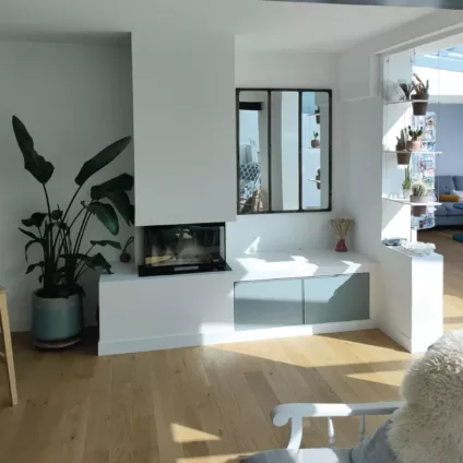 Photo poêle à bois dans une maison moderne